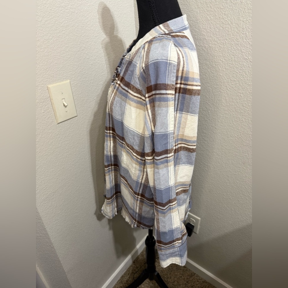 Blu Pepper Plaid Button Down Shacket- Size Medium - image 5